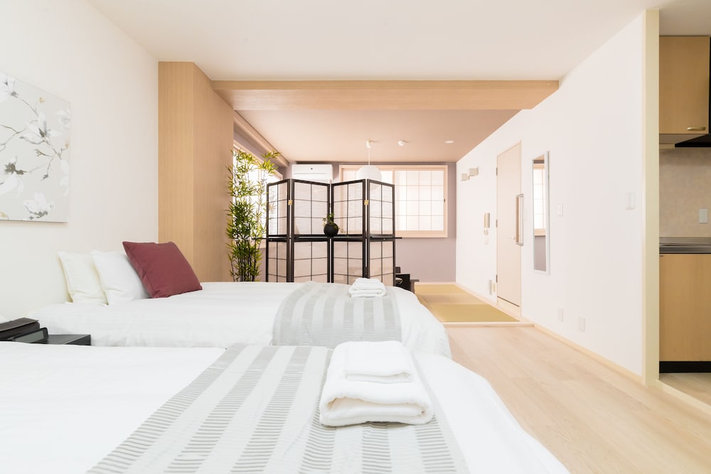 ROOM, QUADRUPLE