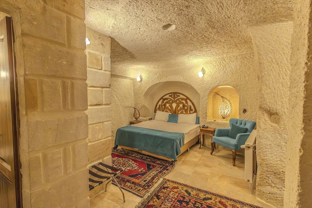 Miracle Cave Hotel 30/50