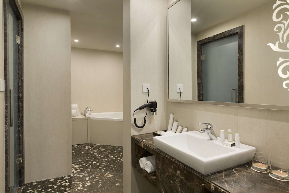 Howard Johnson Bengaluru Hebbal 15/72