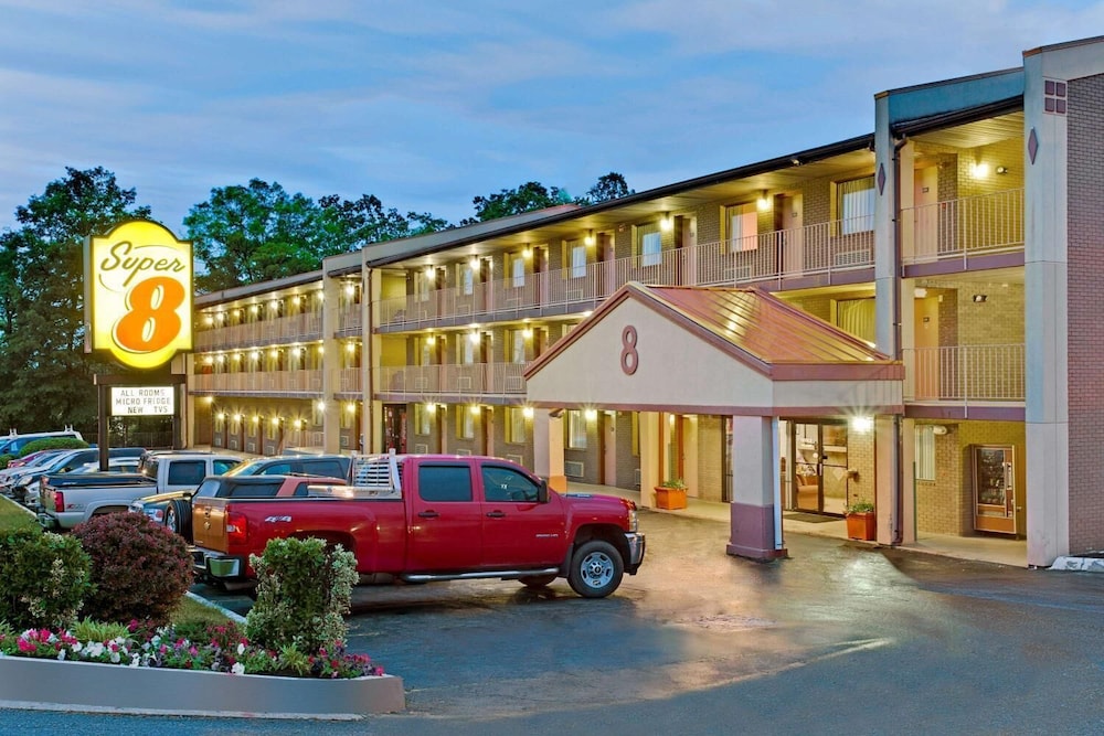 Super 8 By Wyndham Laurel, MD 3/26