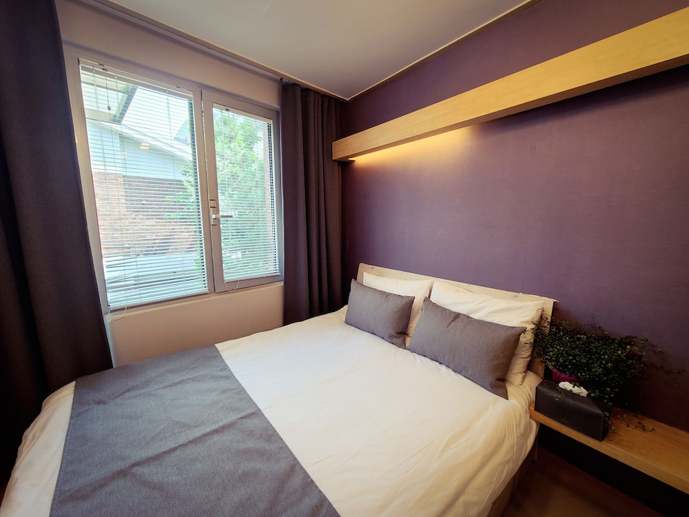 DELUXE, DOUBLE BED
