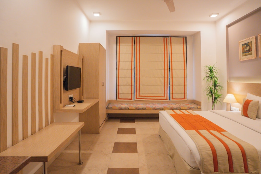 Ahuja Residency Parklane 22/50