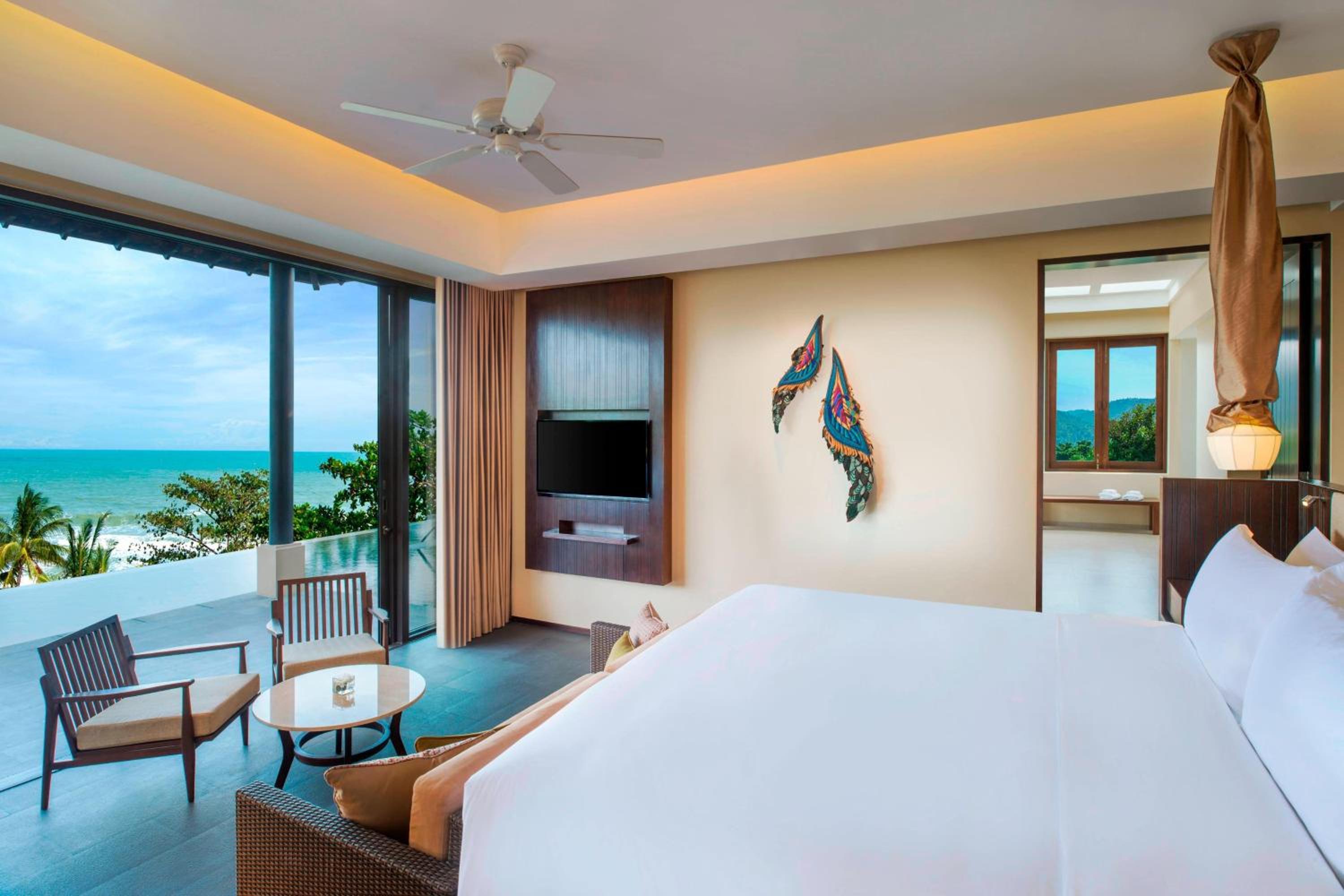 Suite, King Bed, Ocean View, Sofa, with Pool