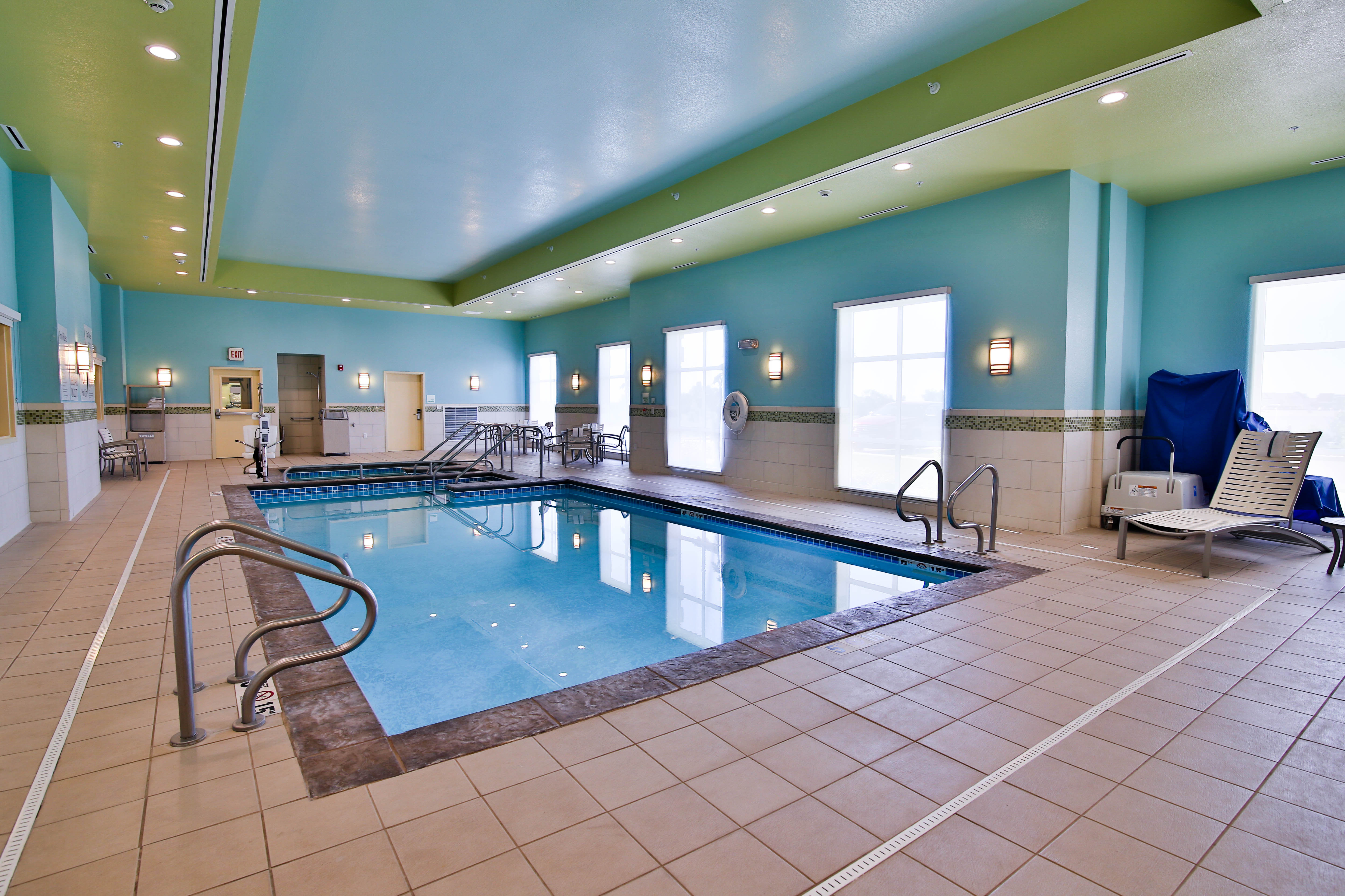 Holiday Inn Bismarck 33/70