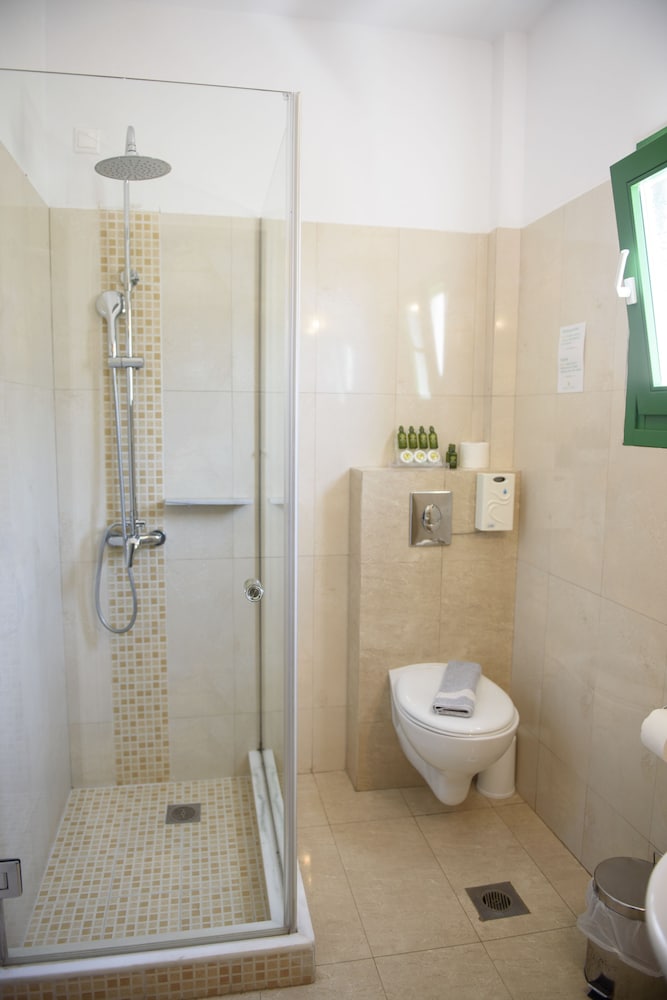 Yperia Hotel 16/59