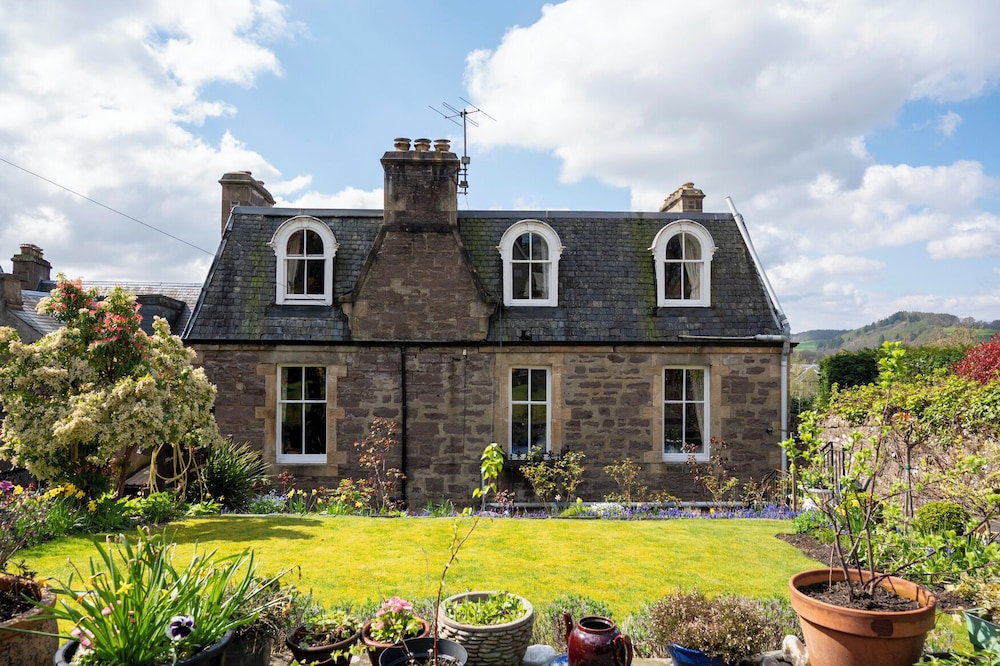 Leven House 2/46