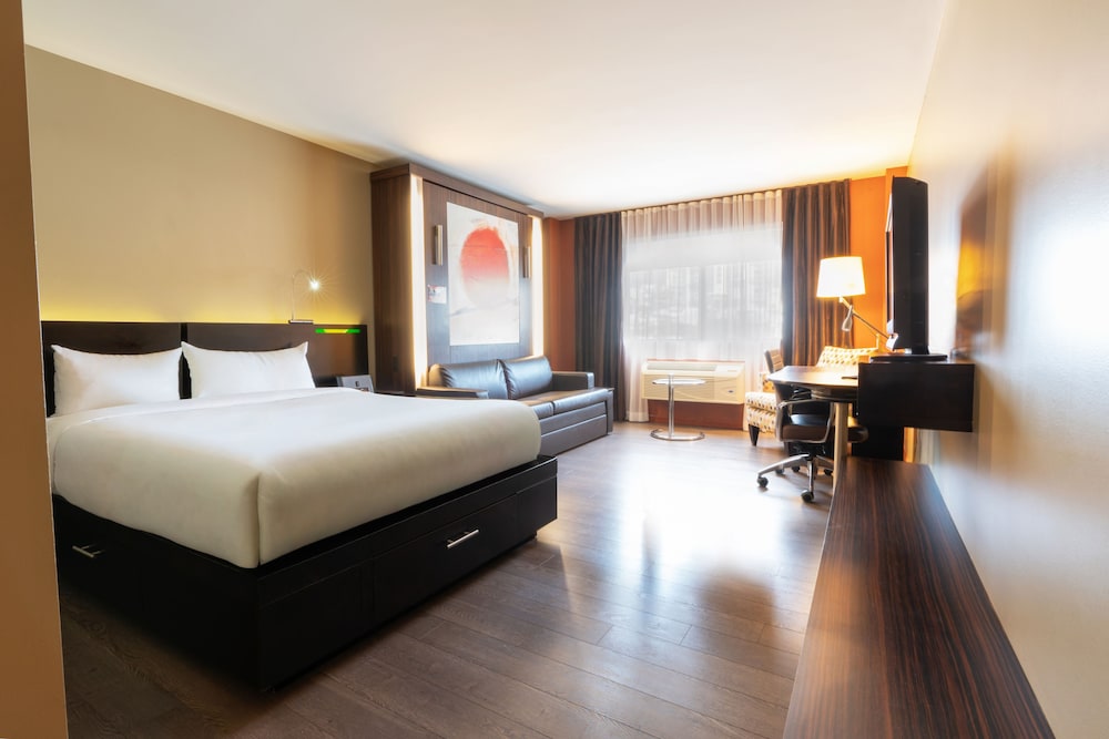 CLASSIC, 1 QUEEN AND 1 MURPHY BED, QUEEN MURPHY BED