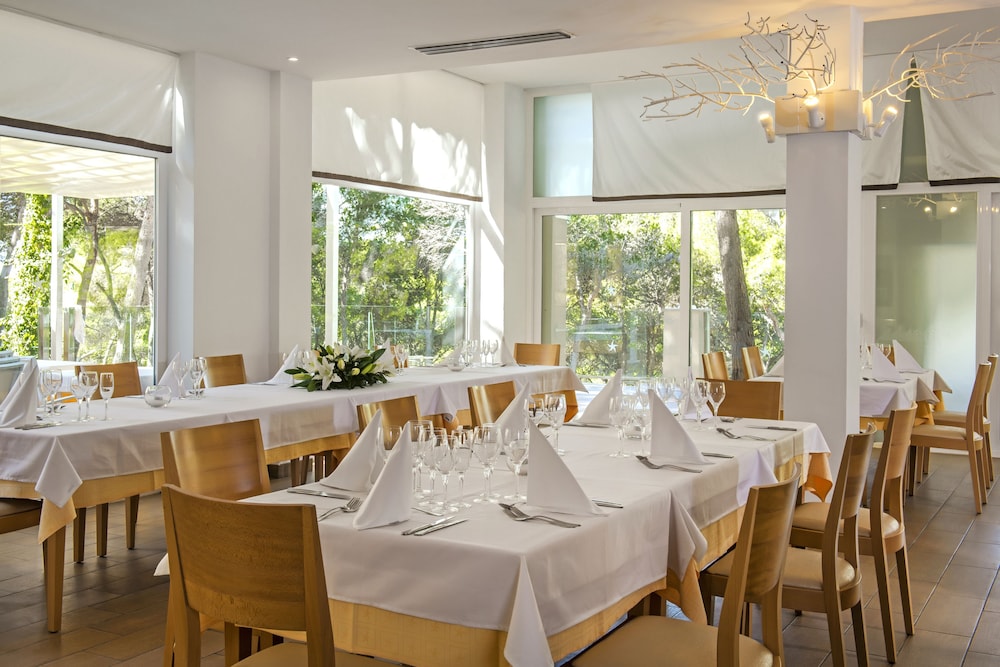Iberostar Waves Club Cala Barca 32/50
