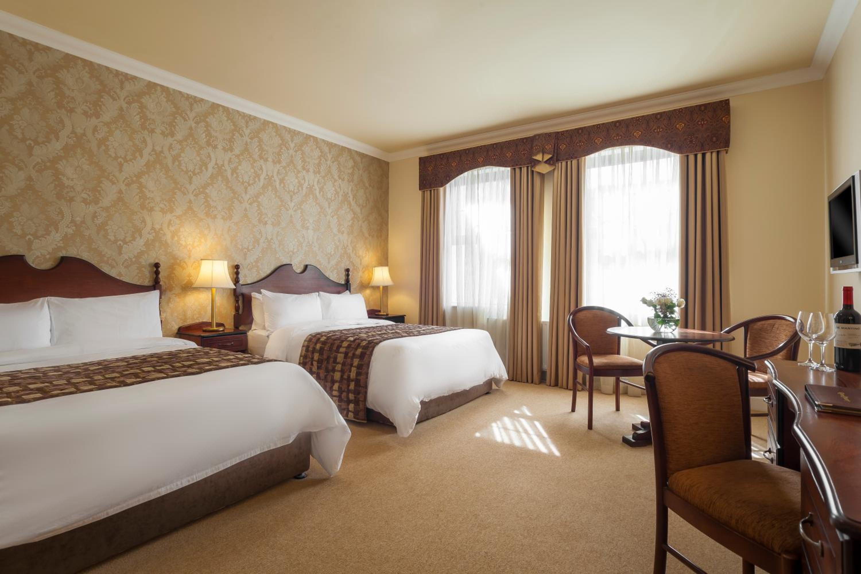 Family, Double or Twin Bed, An Chuirt Hotel Gweedore 2/3