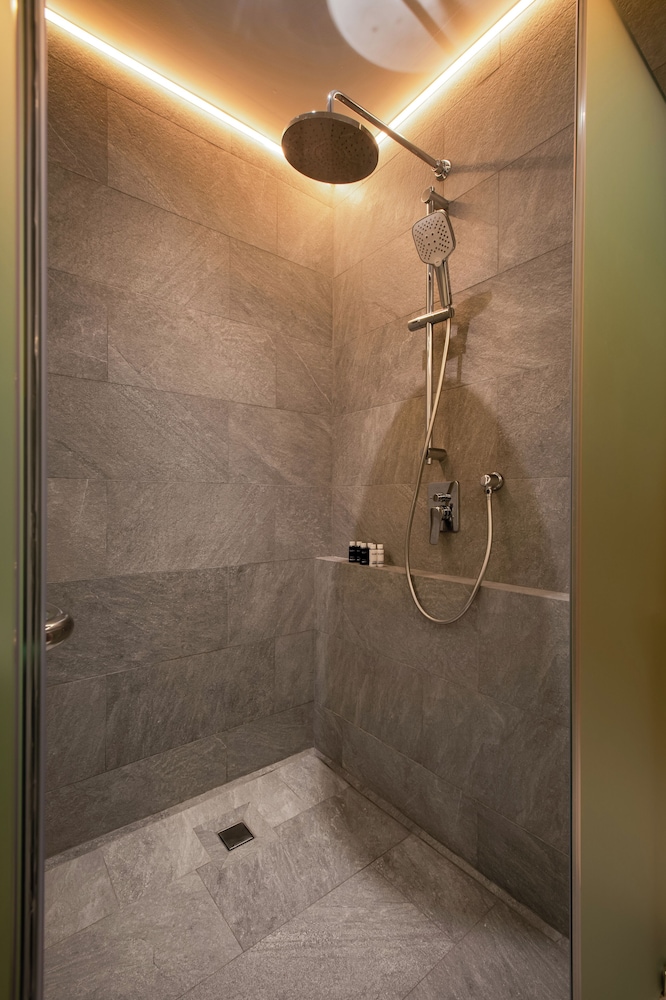 Pino Latte Resort and Hotel 50/50