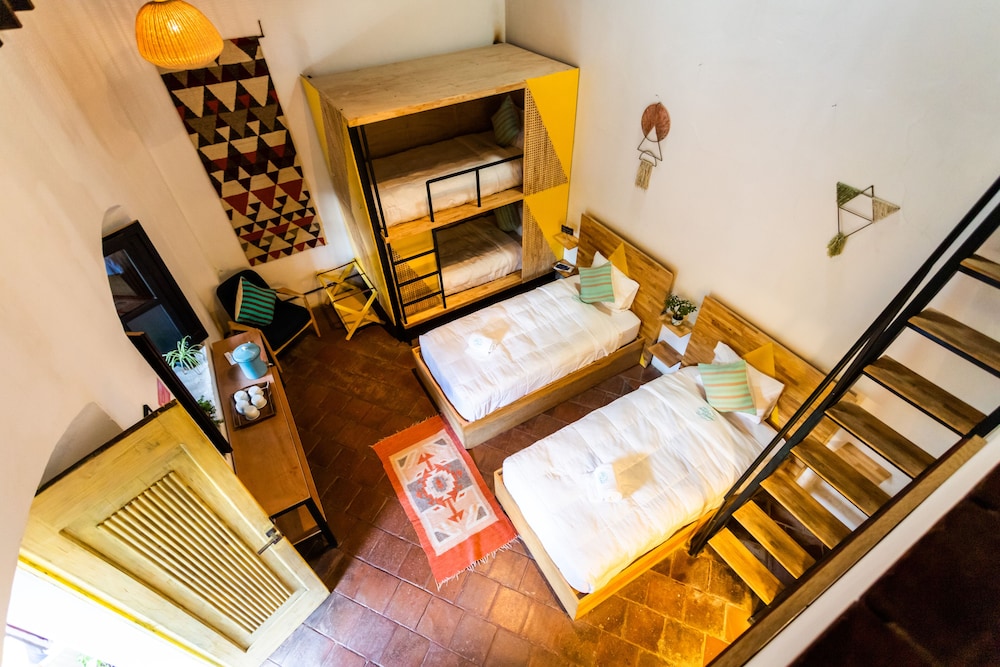 Adra Hostel 6/50