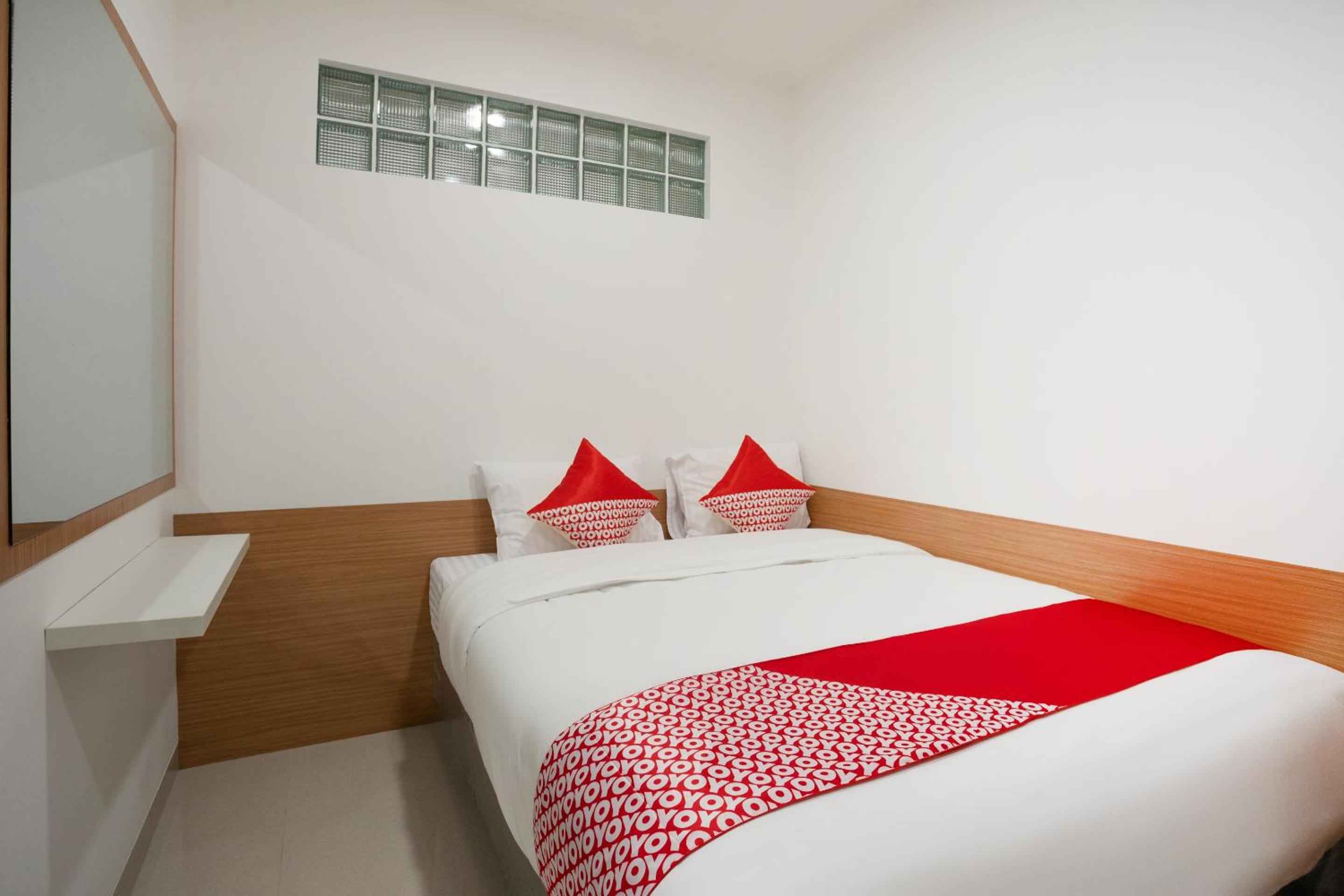 Hotel O Hegarbudhi Residence 16/49