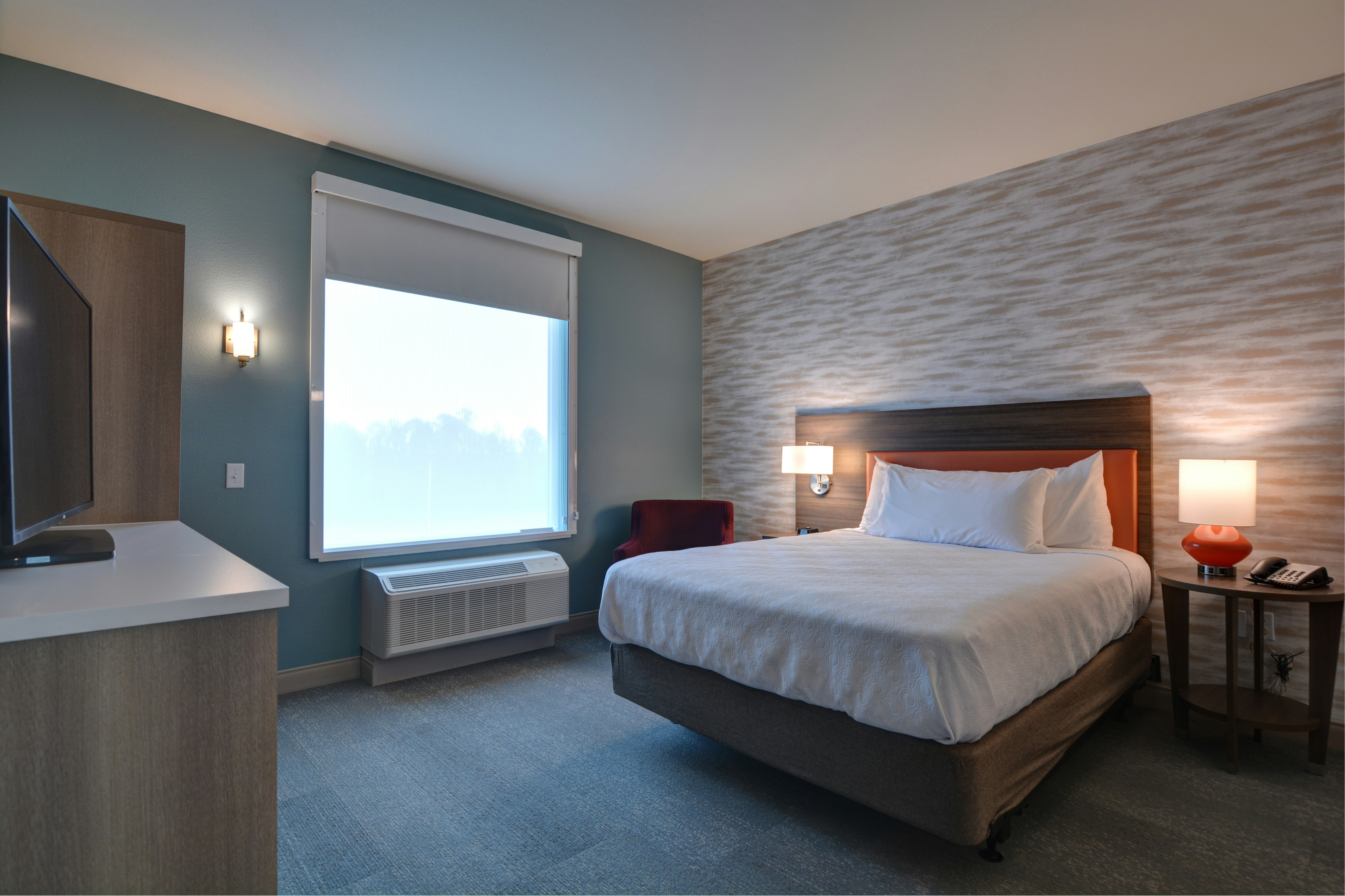 1 BEDROOM, SUITE, QUEEN BED