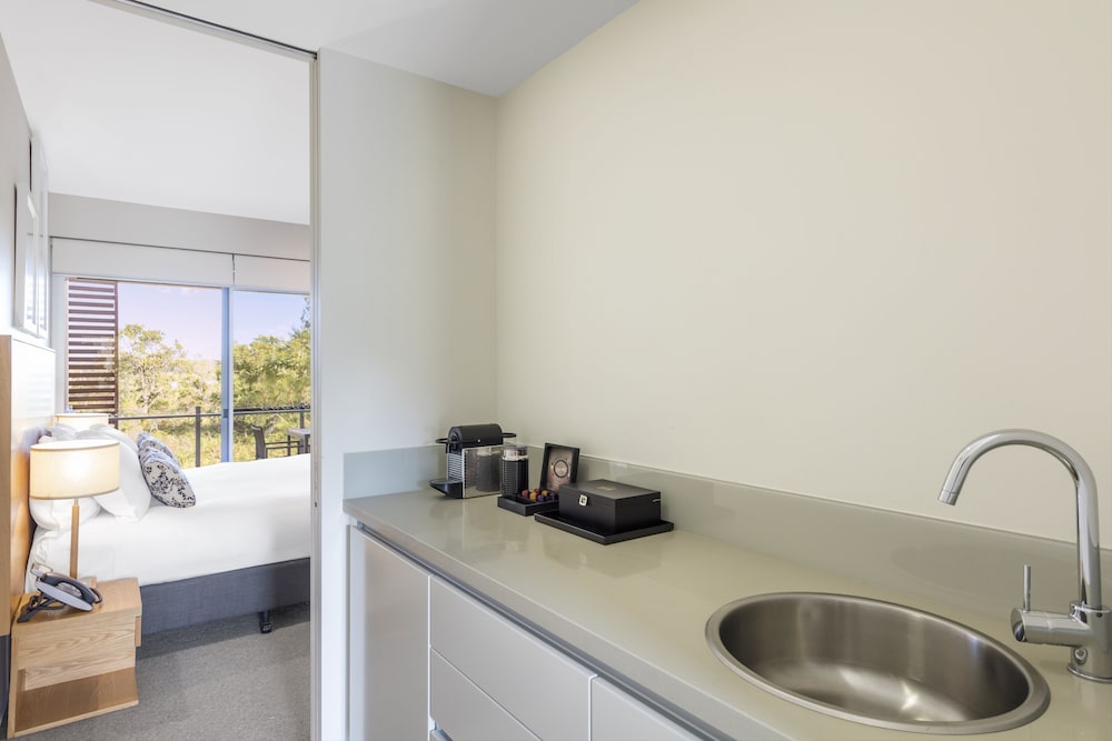 RACV NOOSA RESORT 30/74