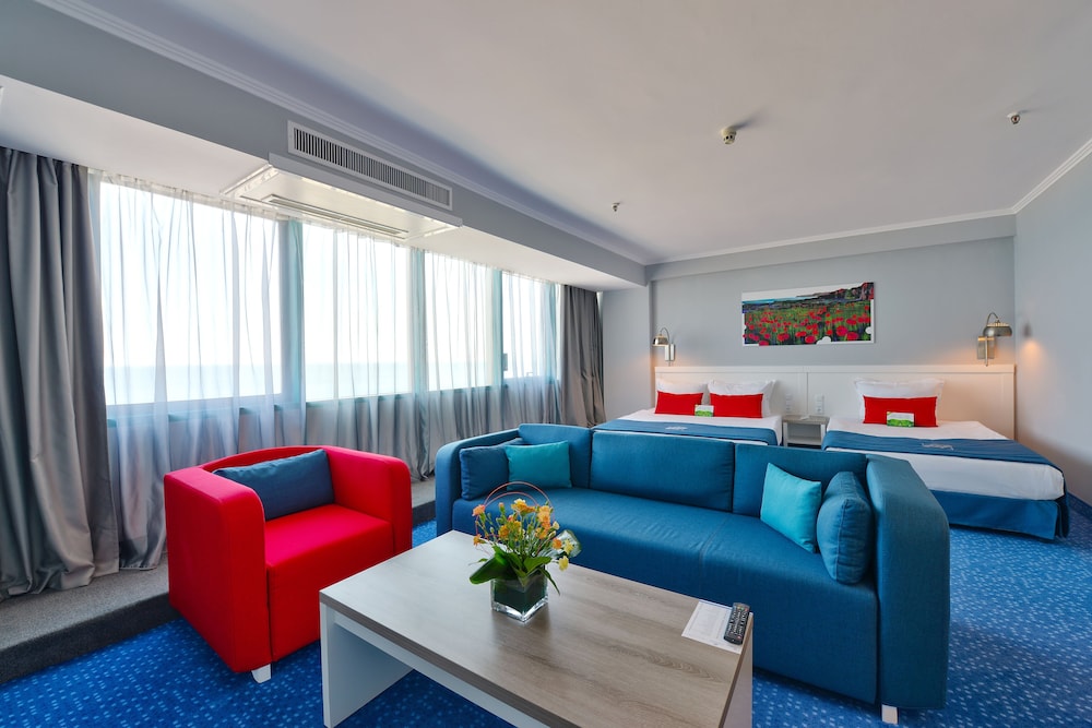 International Hotel Casino Tower Suites 29/50