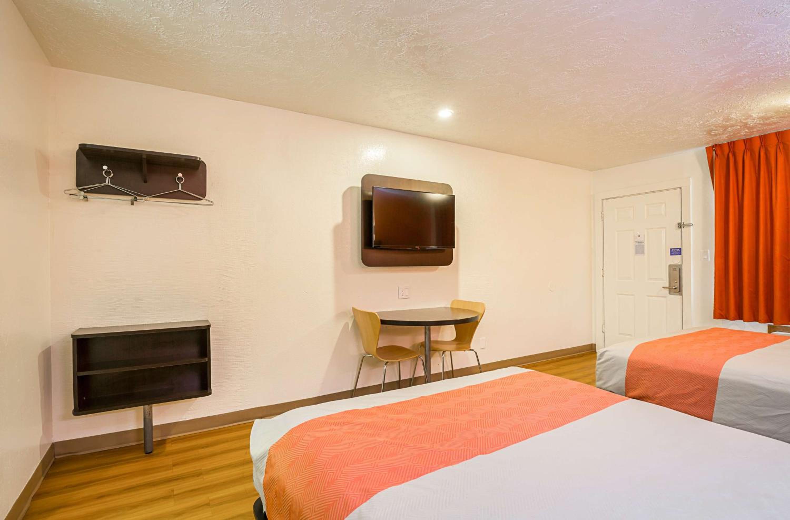 Room at Motel6 Madisonville Tx, MADISONVILLE - TX