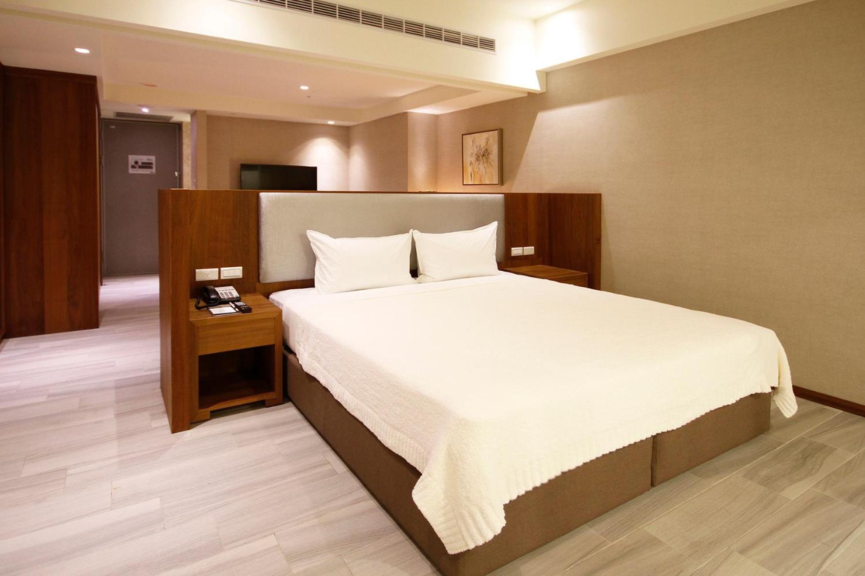 Honeymoon, Suite, Grand Bay Resort 2/7
