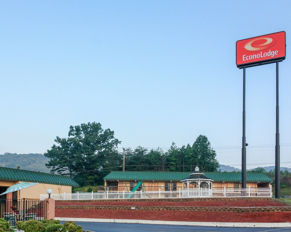 Econo Lodge Rocky Top, TN 3/27