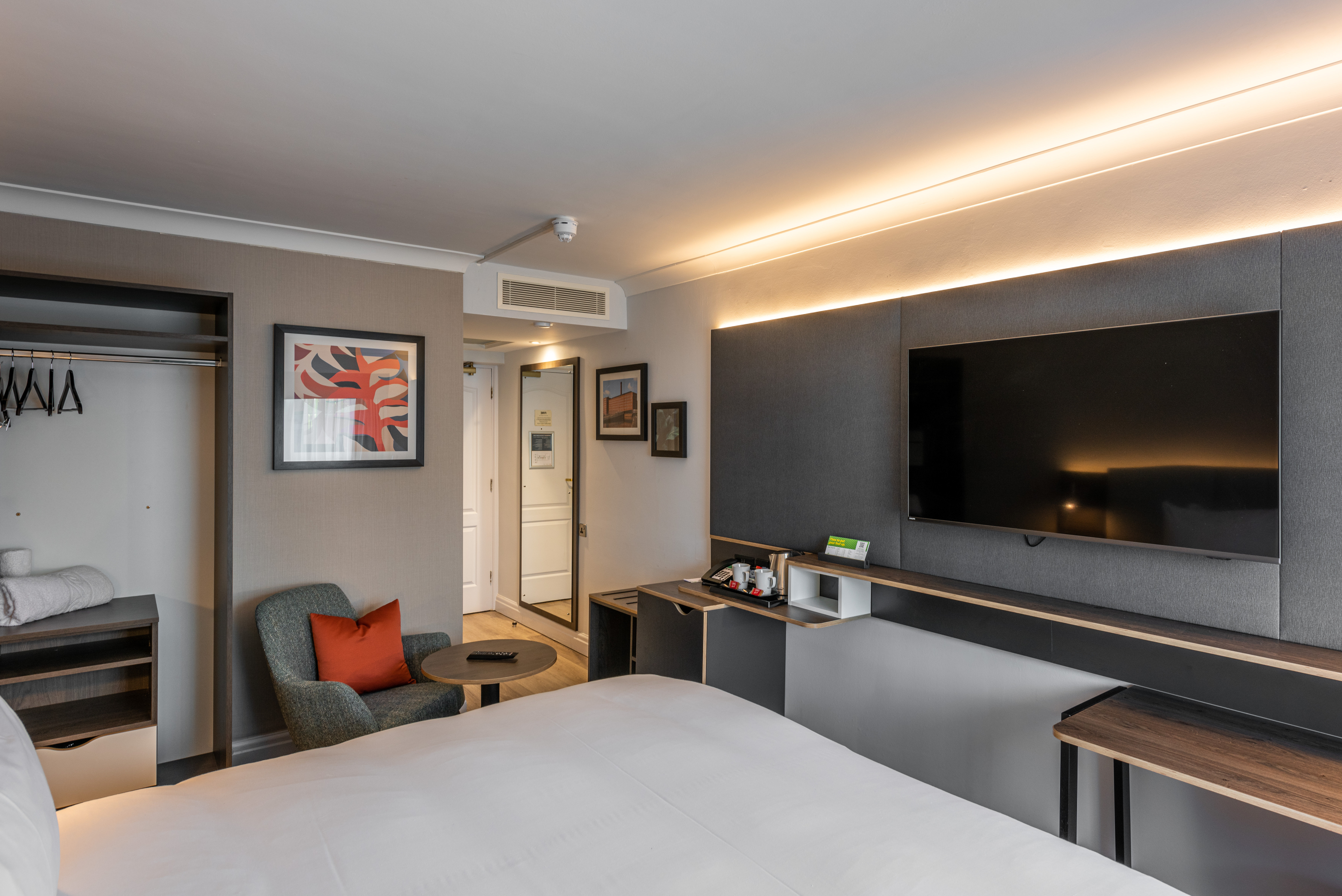 Holiday Inn Manchester - Oldham, an IHG Hotel 4/48