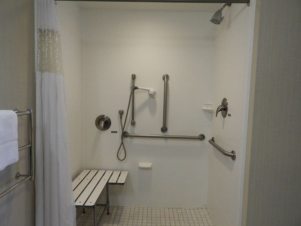 Hampton Inn And Suites Robbinsville 25/57