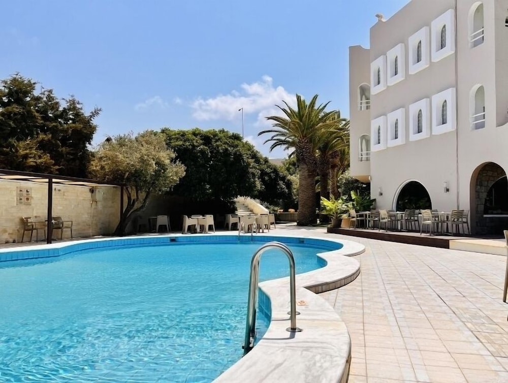 Karteros Hotel 46/49