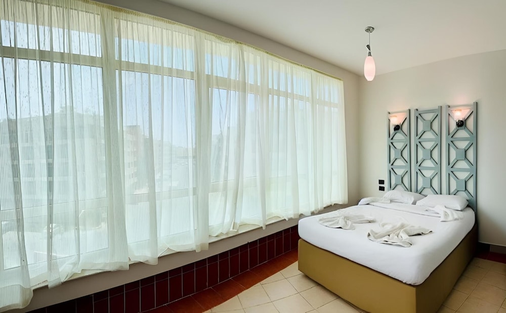 Royal Beach Serviced Apartments 52/75