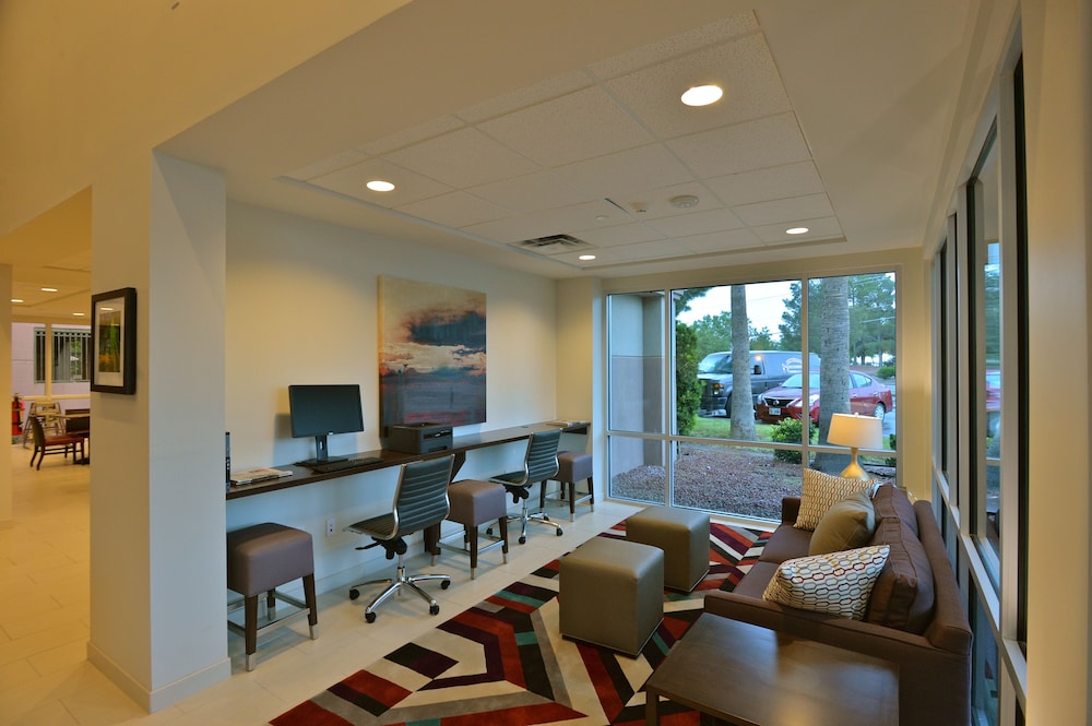 Hawthorn Suites by Wyndham El Paso Airport 12/28