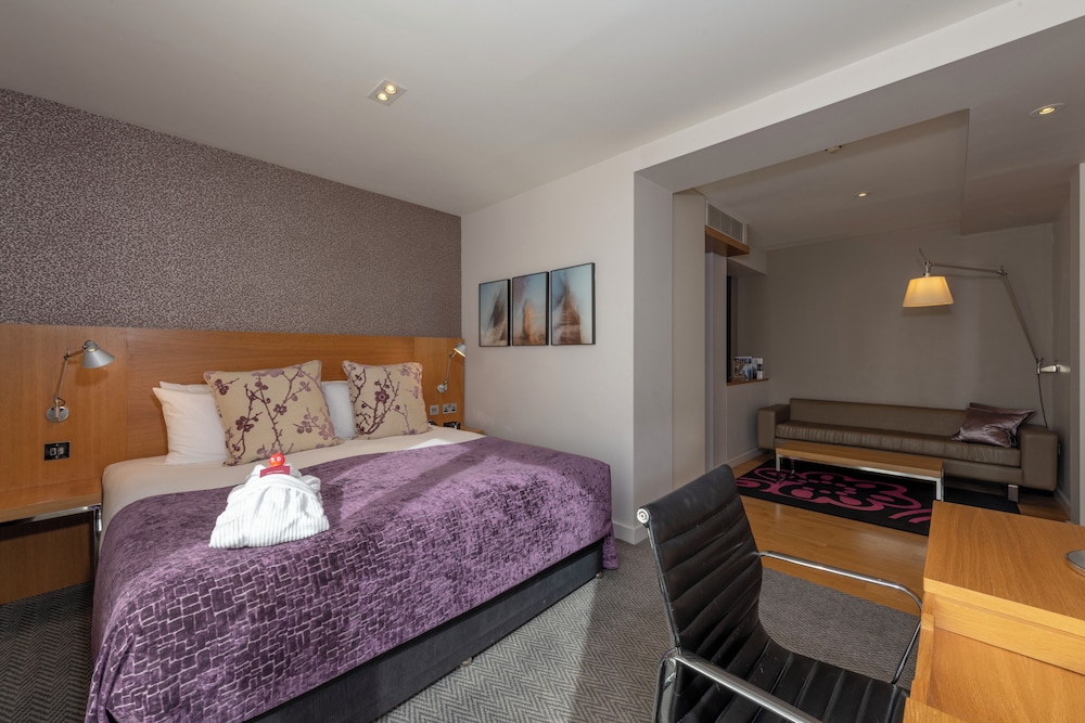 DELUXE, KING BED, BALCONY
