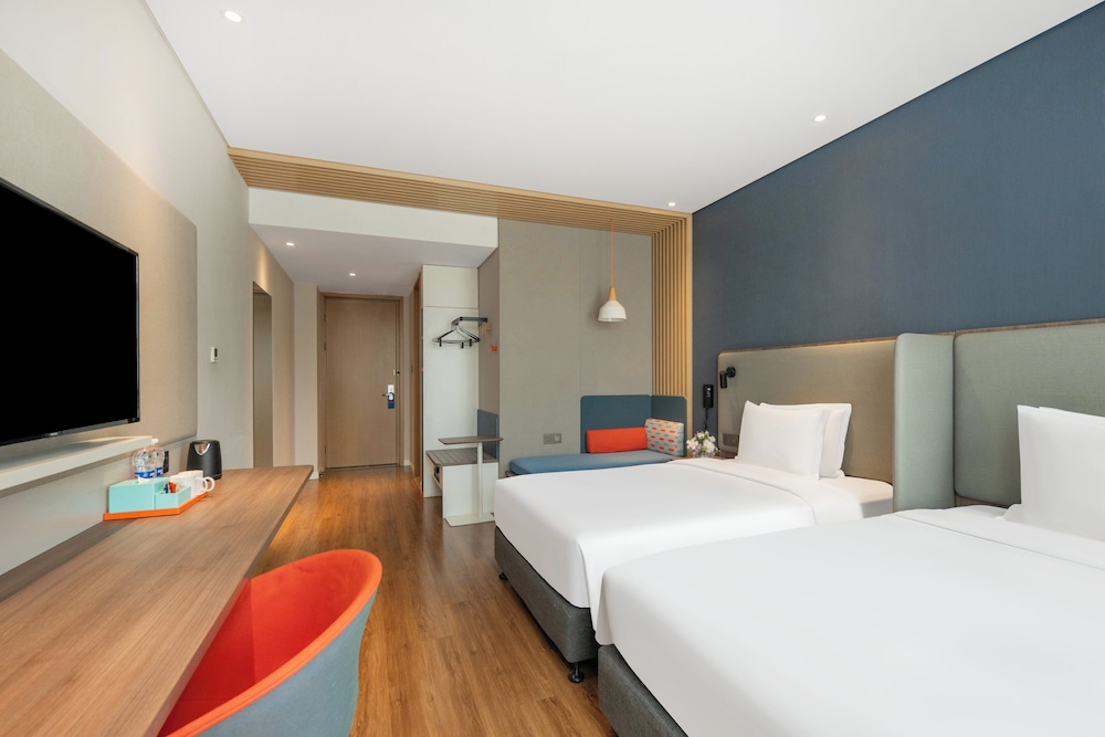 Holiday Inn Express Shanghai Hongqiao North 35/70