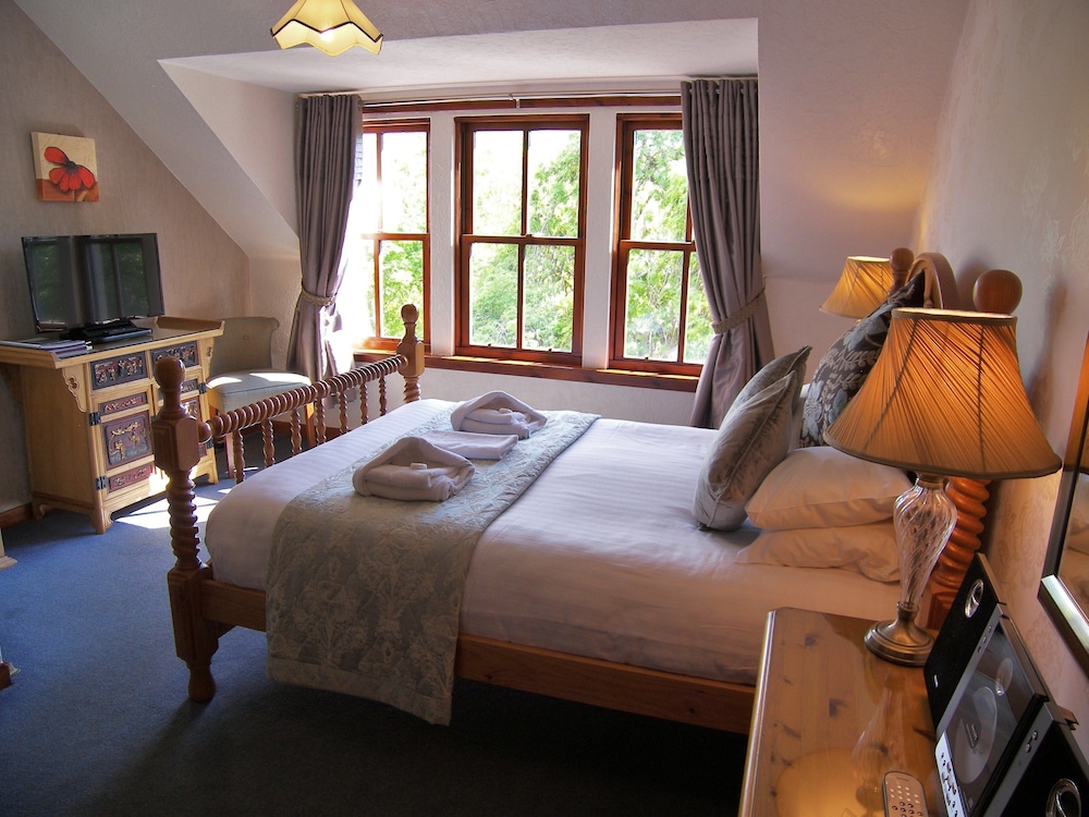 Rosemount Hotel 20/57