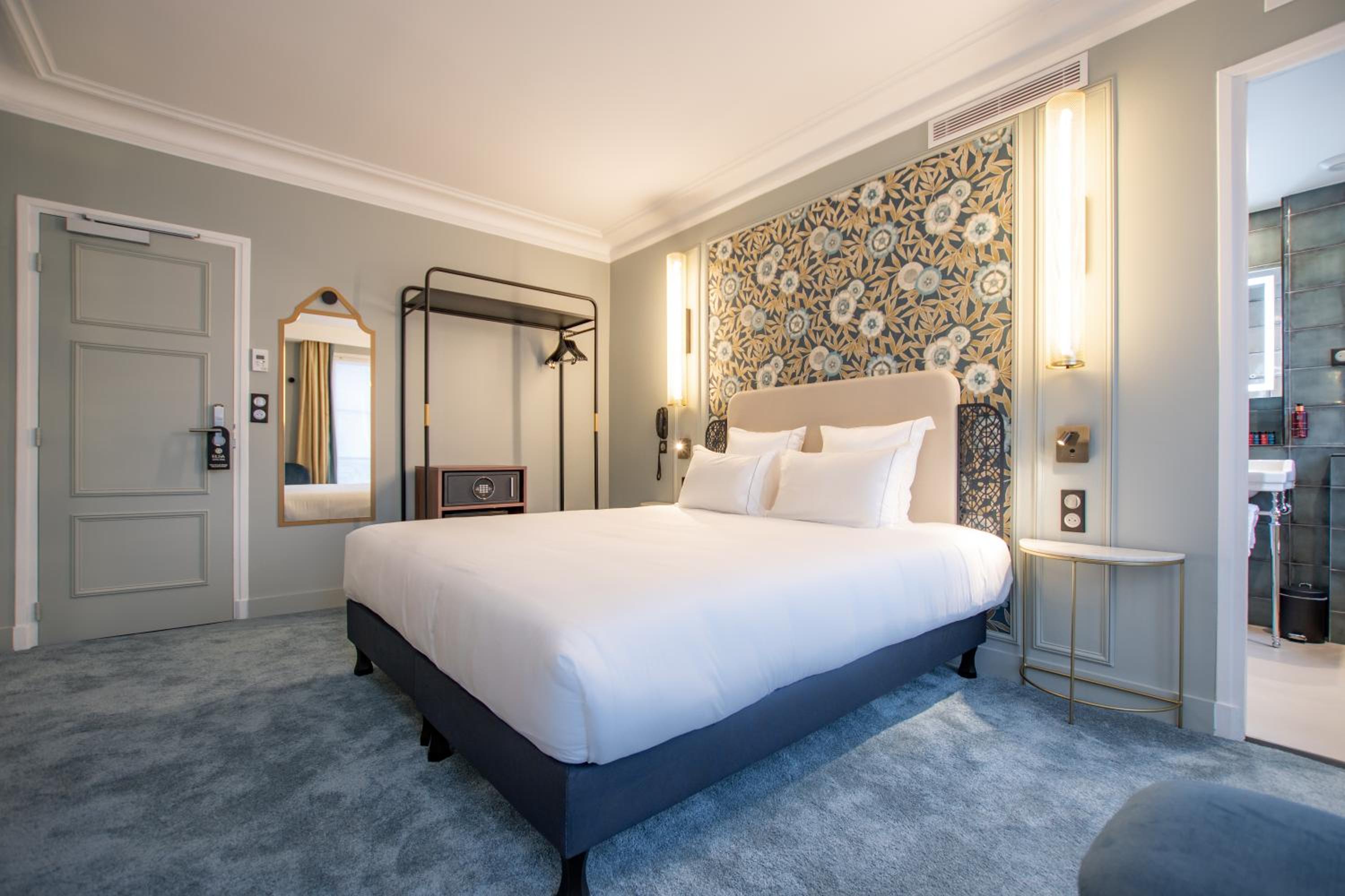 Deluxe, King Bed, ELSA, Hotel Paris by Collection Vesper 8/10