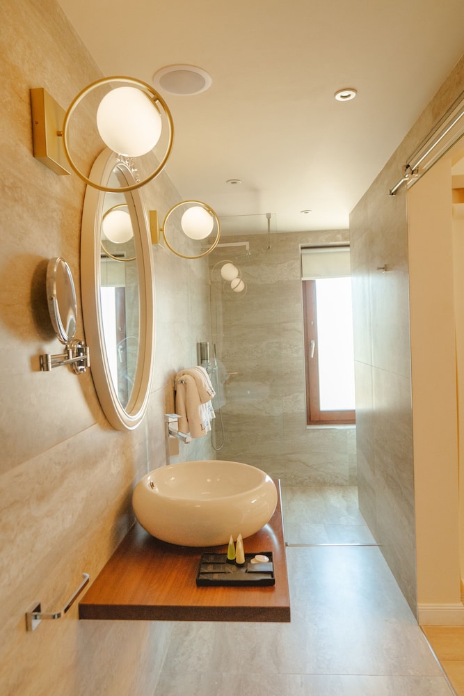 Santa Lucia Boutique Hotel 49/50