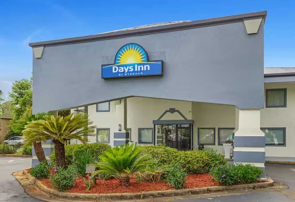 Days Inn by Wyndham Foley 1/33