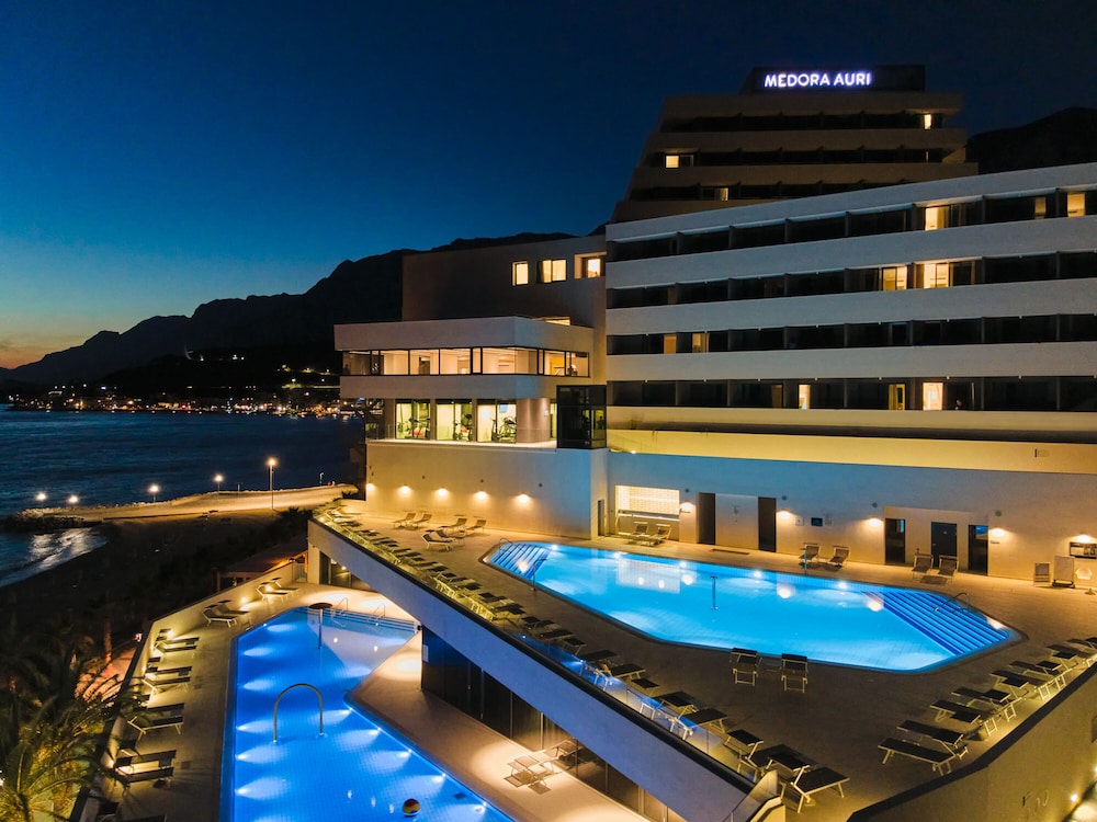 Medora Auri Family Beach Hotel in PODGORA