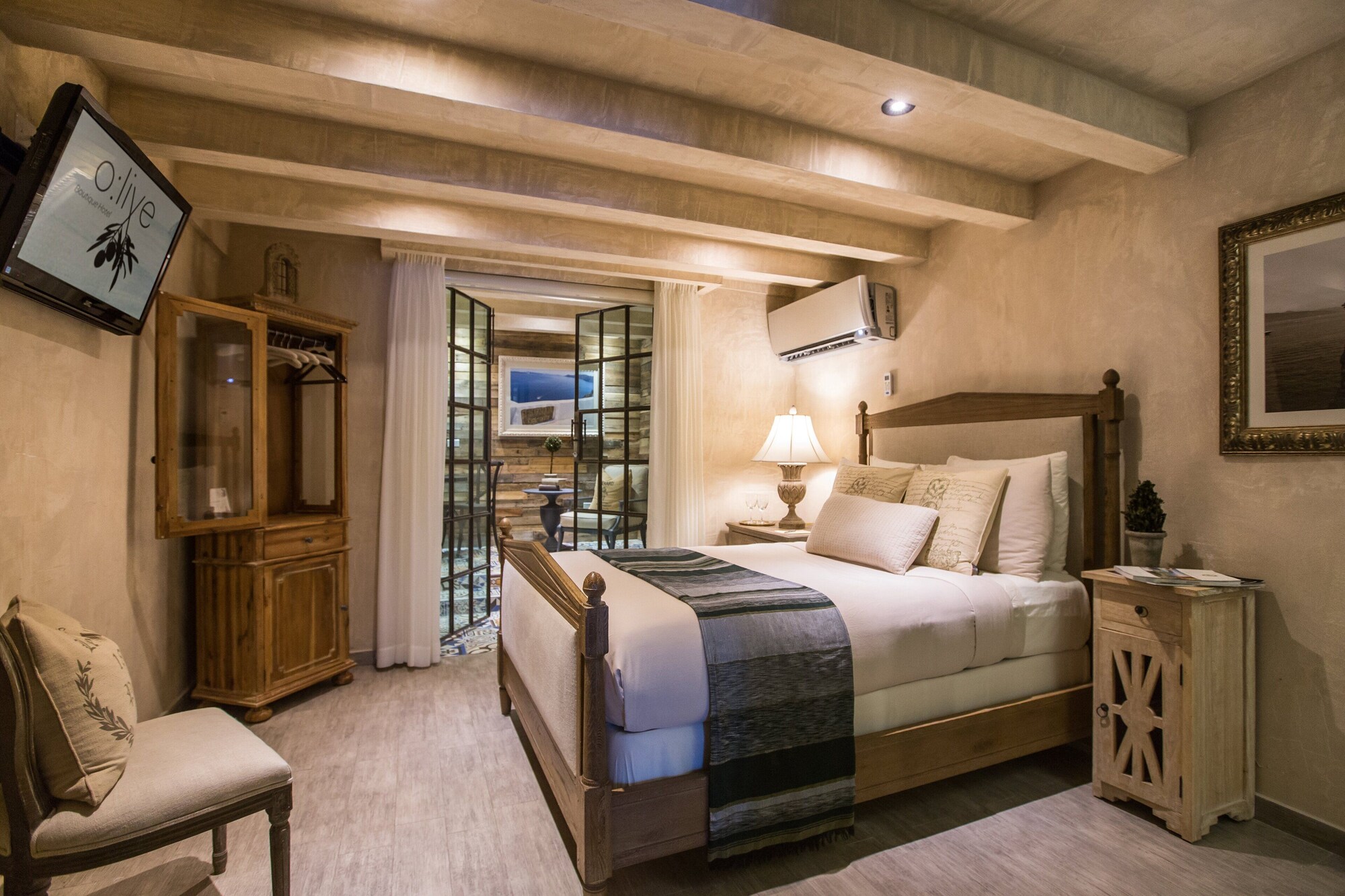Petite, Suite, Queen Bed، Olive Boutique Hotel 2/10