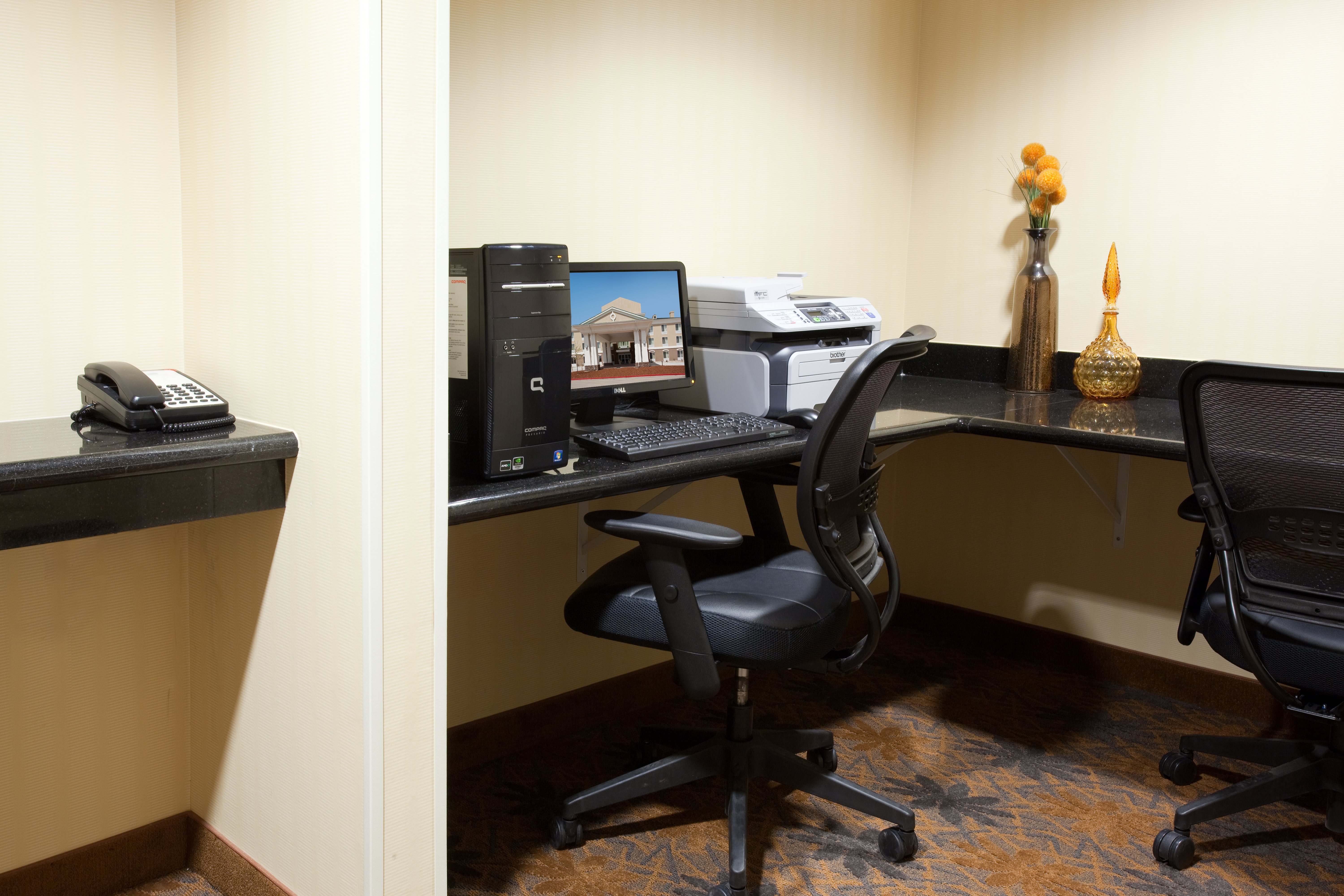 Holiday Inn Express Hotel & Suites Lamar 70/78