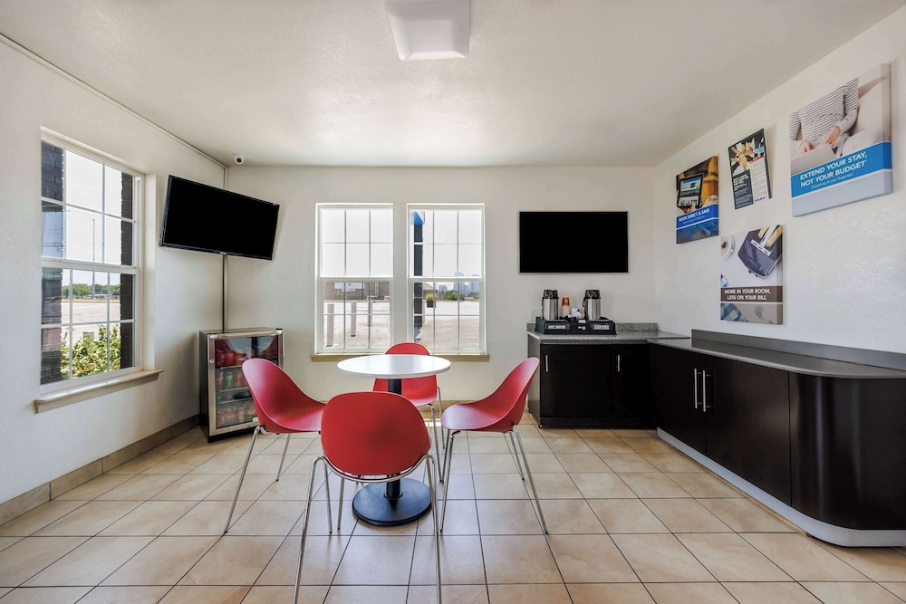 Studio6 Fort Worth, TX -Stockyards East 29/37