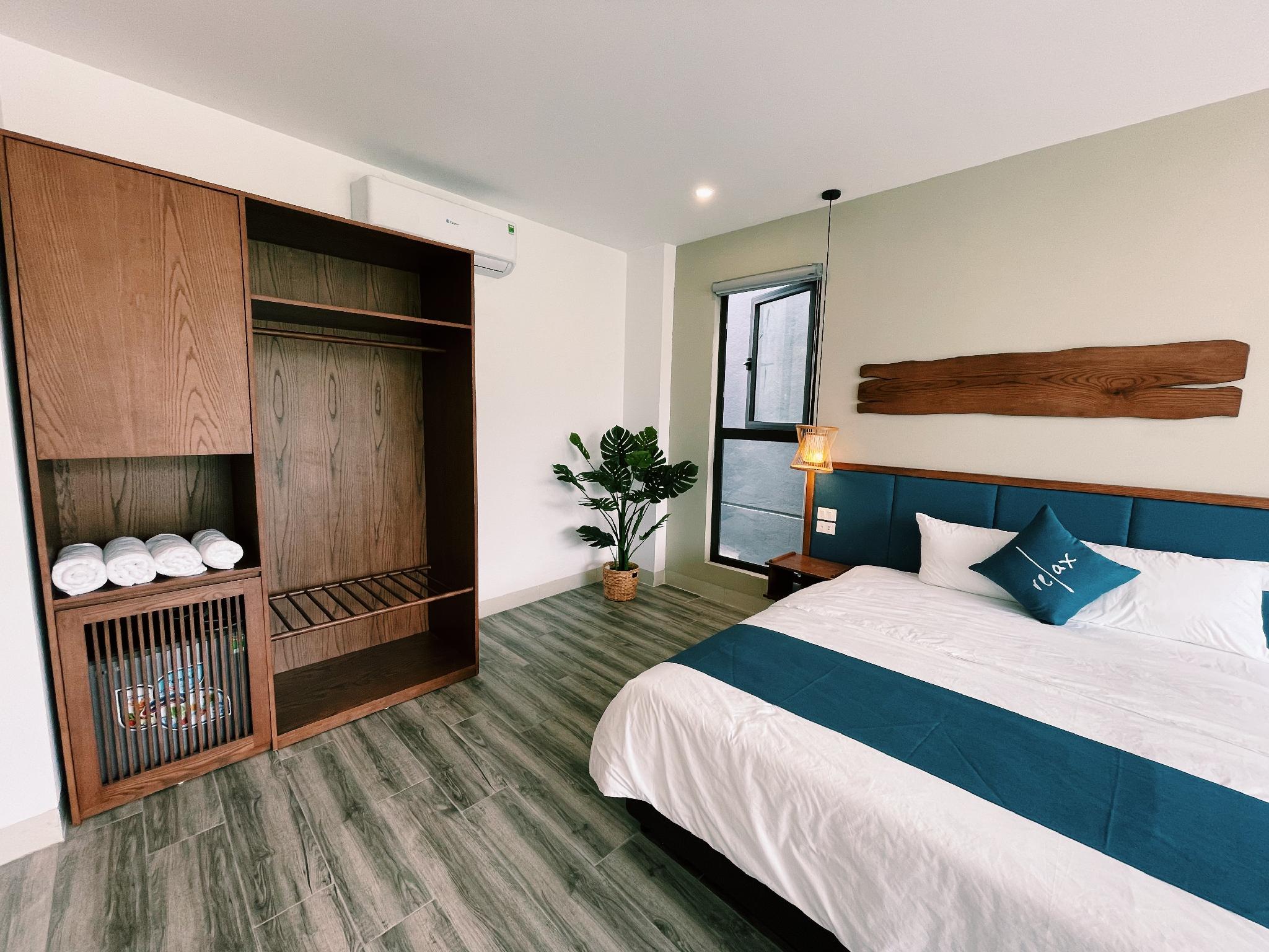 Family, Suite, 2 Queen Beds, Pool Floor