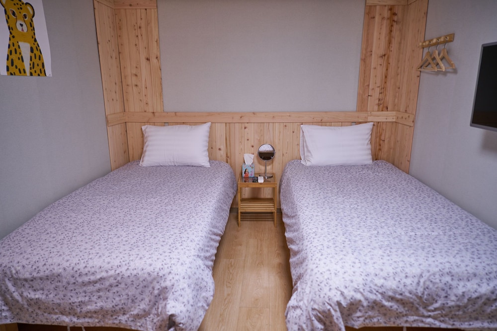 R Guesthouse 24/74