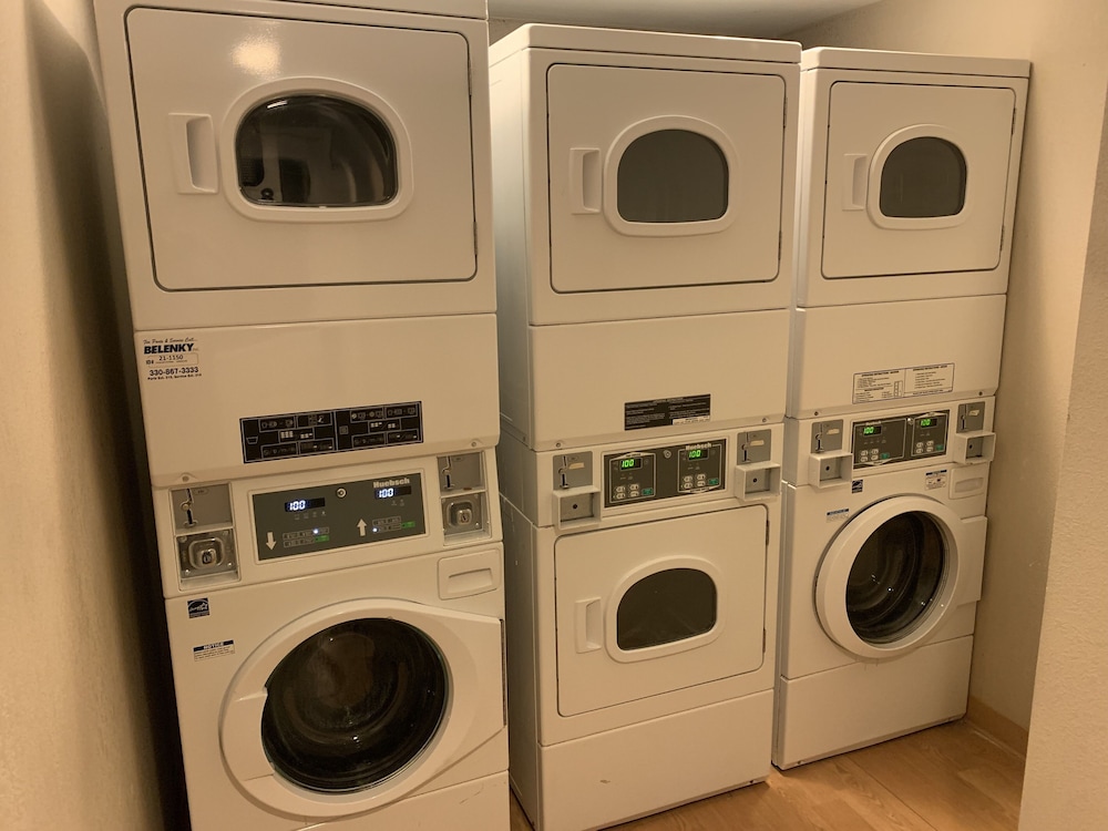 MainStay Suites Middleburg Heights Cleveland Airport 16/42