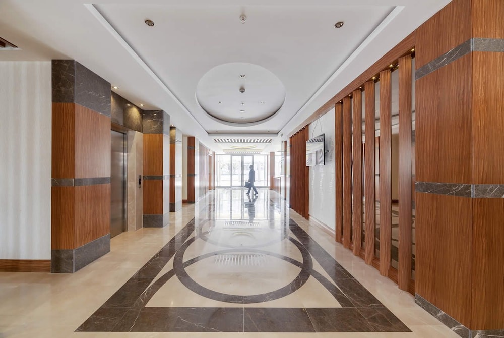 LAMEC HOTEL BUSINESS 6/32