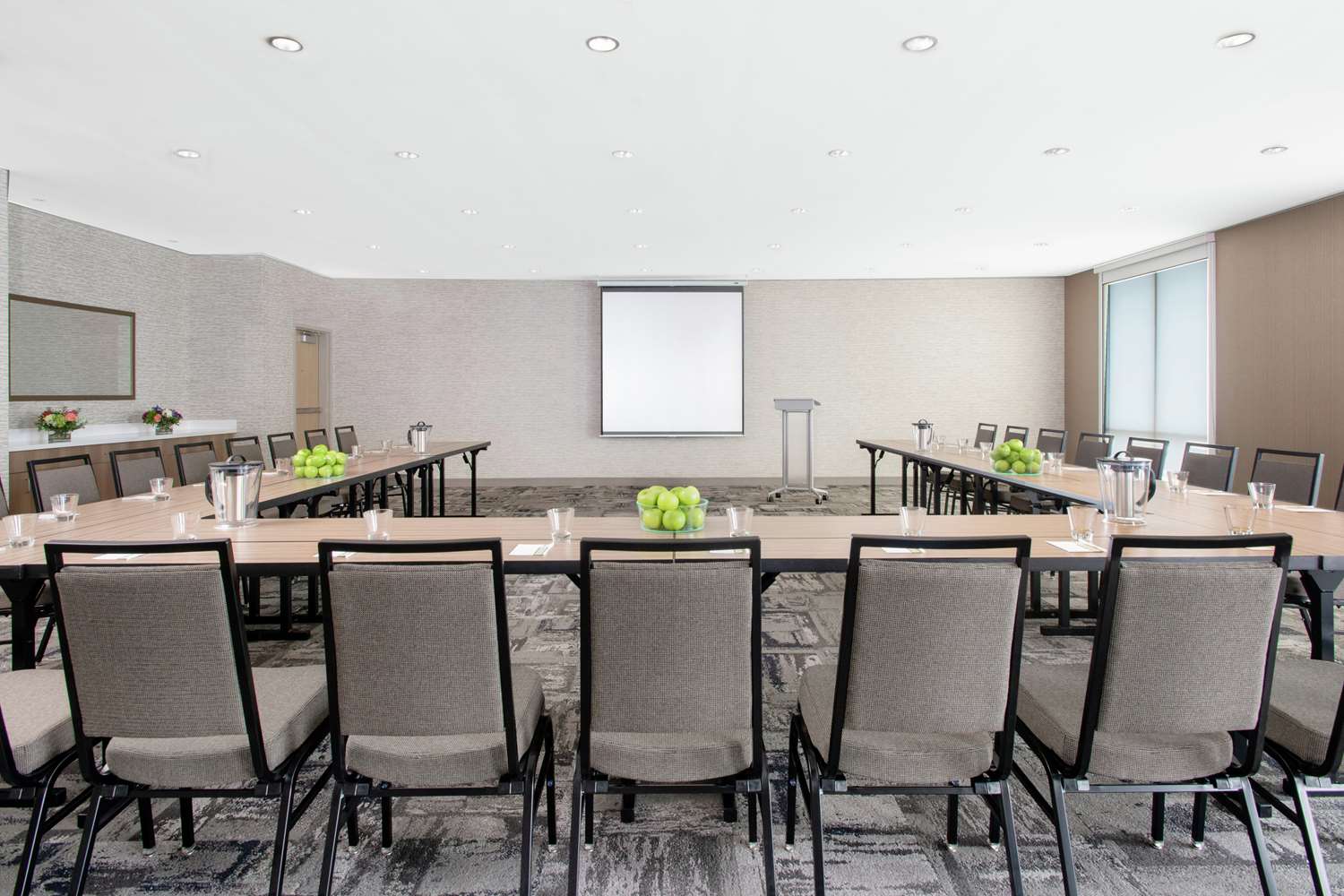 Home2 Suites By Hilton Long Island Brookhaven 15/20