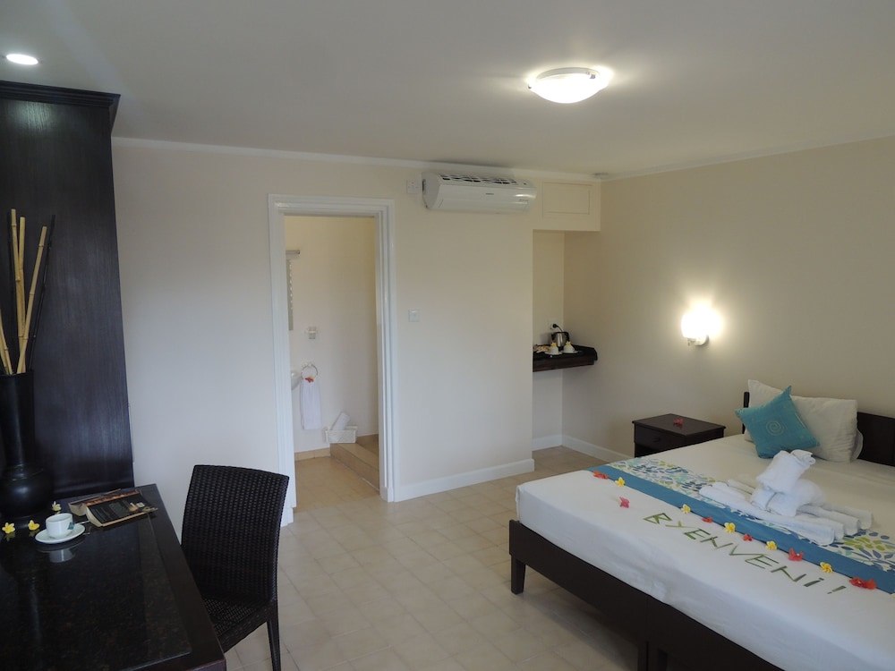 Hotel La Roussette 13/48
