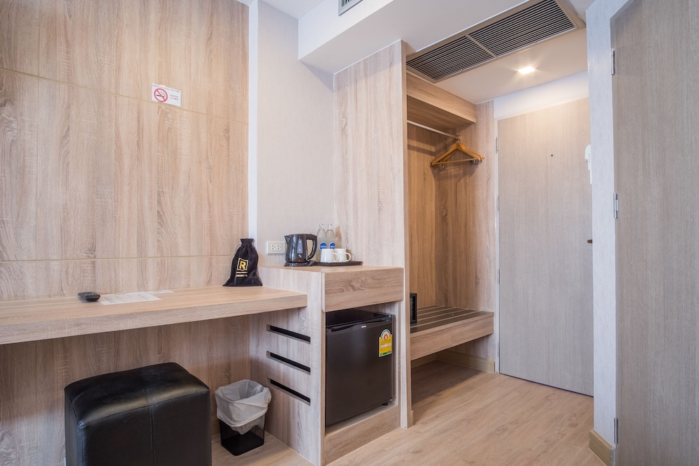 Rodina Beach Hotel 36/74