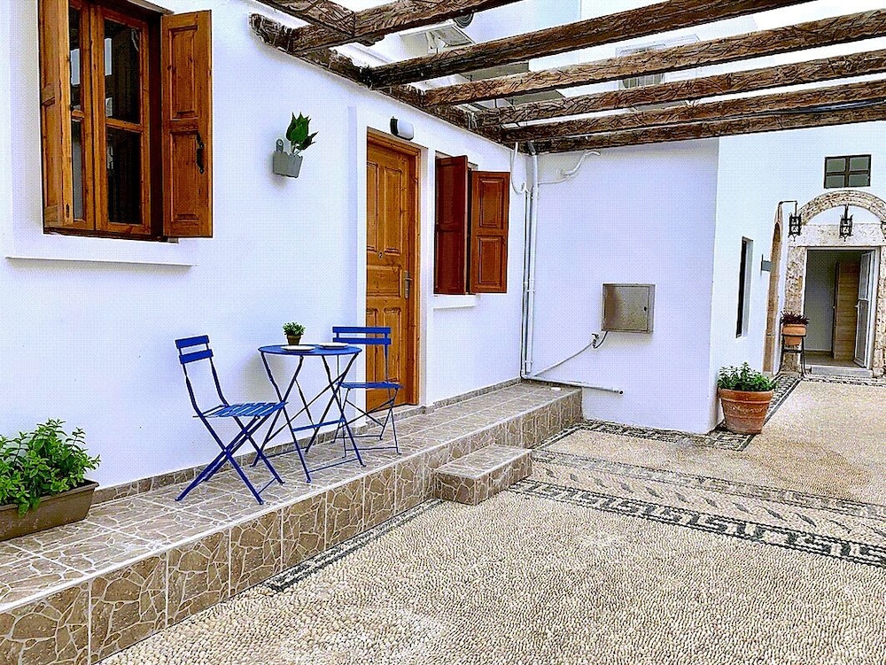 Pals Studios Pefkos 72/76