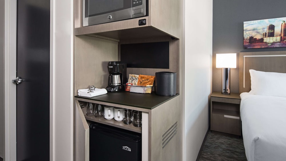 Hyatt House Jersey City 56/68