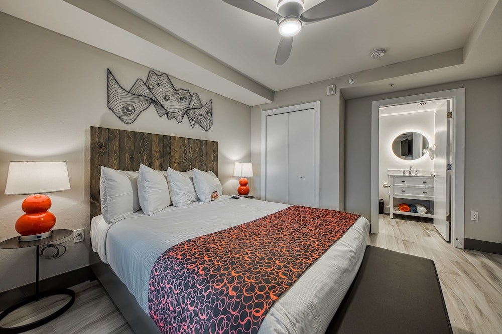 3 Bedrooms, Presidential, Suite, 1 King and 2 Queen Beds, Bay View
