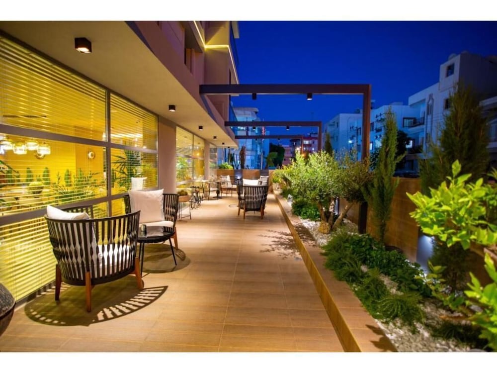 LA TERRAZZA HOTEL 59/60