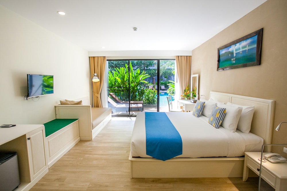 JUNIOR SUITE, MOUNTAIN VIEW, POOL ACCESS