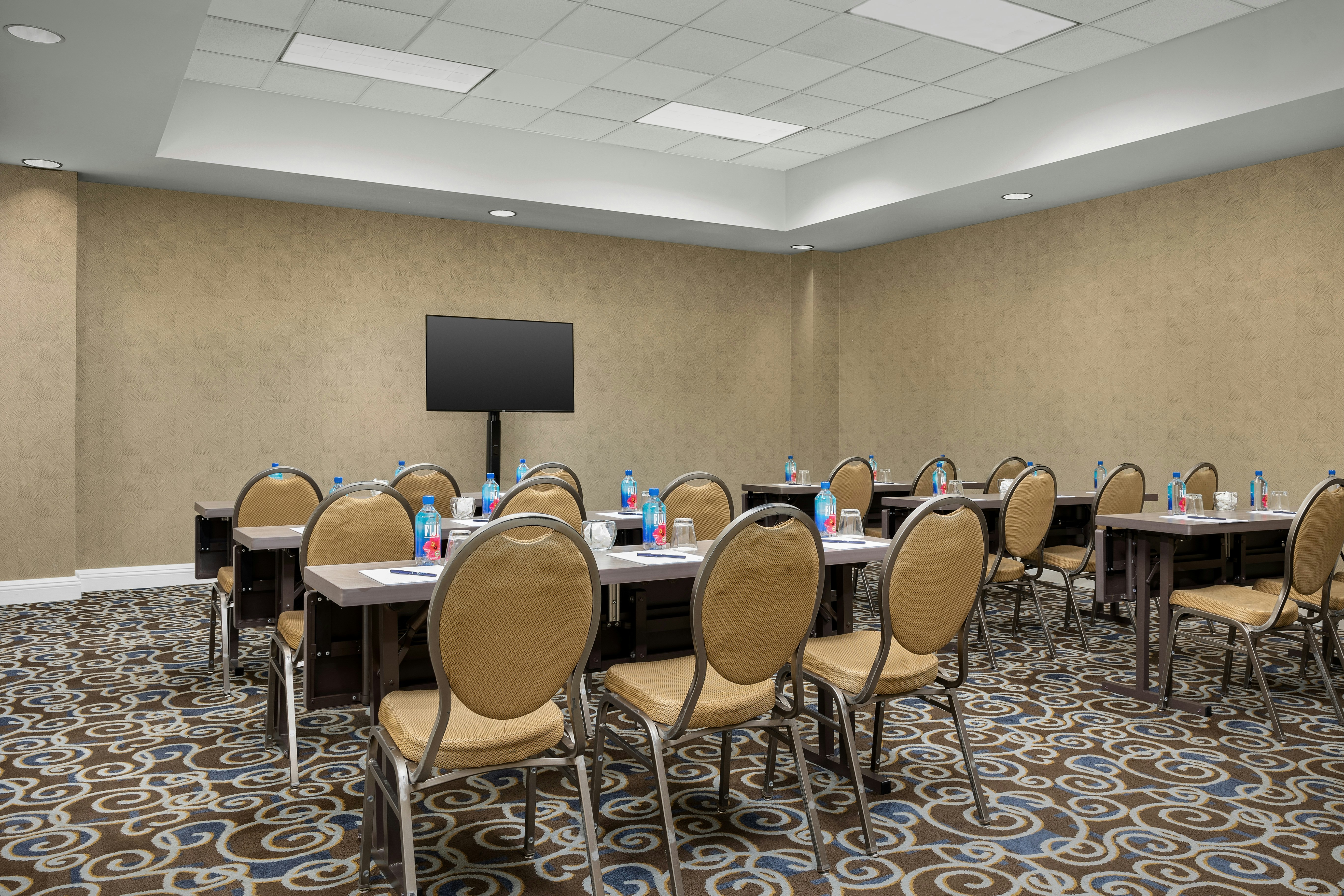 Doubletree Hotel Chicago O Hare Airport Rosemont 69/85